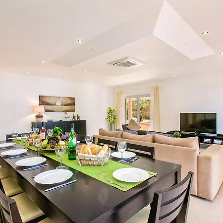Luxury - Central - Heated Pool - Close To Gale Beach! فيلة *
