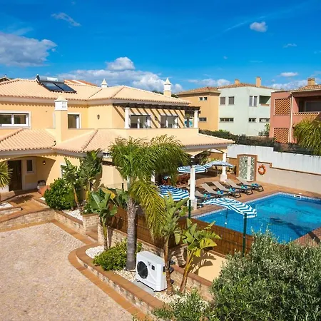 Luxury - Central - Heated Pool - Close To Gale Beach! فيلة