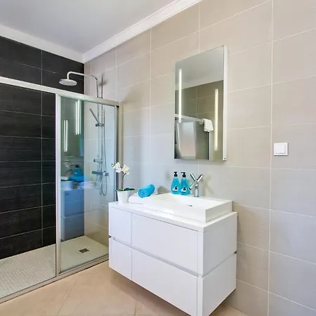 Luxury - Central - Heated Pool - Close To Gale Beach! * جويا