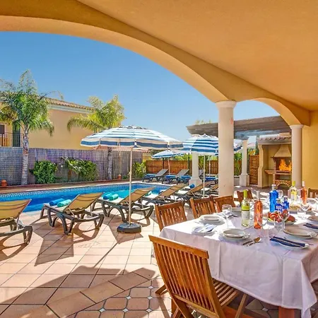 Luxury - Central - Heated Pool - Close To Gale Beach! *