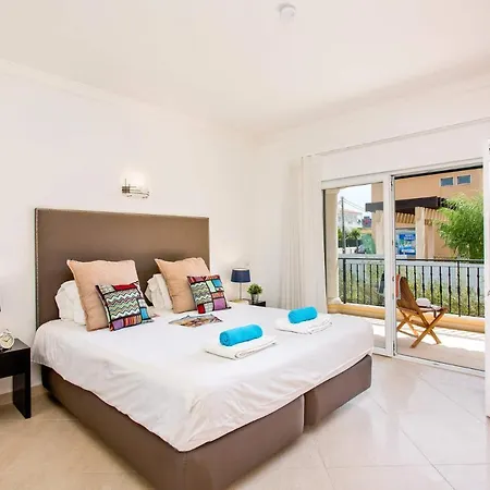 Luxury - Central - Heated Pool - Close To Gale Beach! *