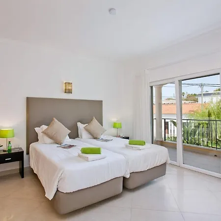 Luxury - Central - Heated Pool - Close To Gale Beach!